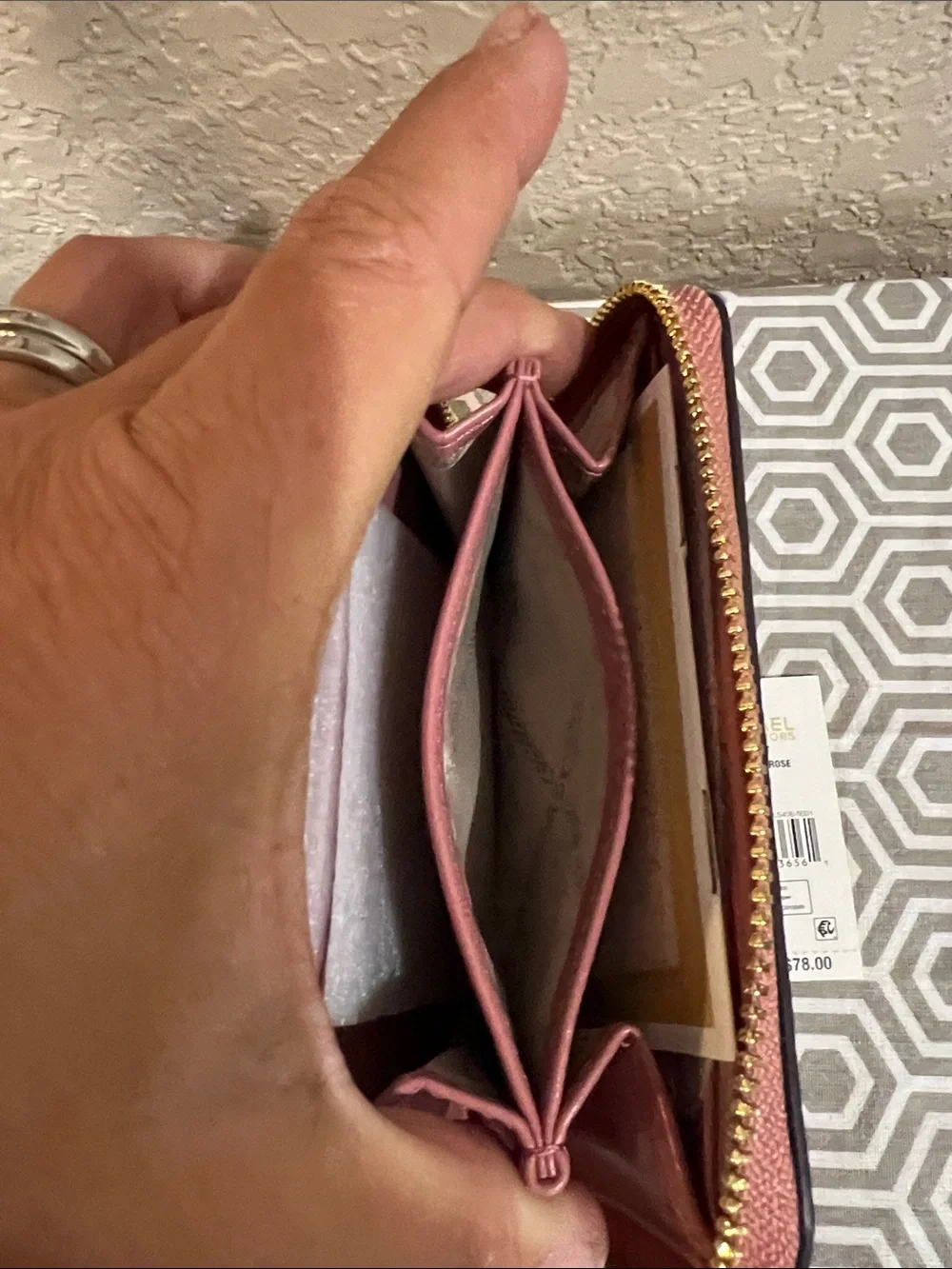 Michael Kors Rose Jet Set Signature Zip Around Wallet.  SM ZA Card case gold